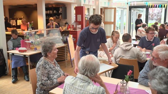 Colorful House in Miesbach: Where Generations Learn Together and From Each Other