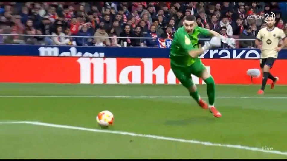 Από απίθανη γκάφα του γκολκίπερ της Μπαρτσελόνα, το 1-0 της Ατλέτικο Μαδρίτης (VID)