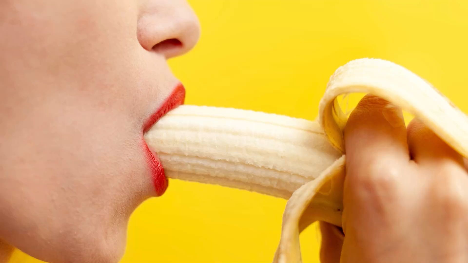frau oral befriedigen tipps Ein Blowjob ist der Blumenstrauß für den Mann. - Museum-Quality Poster  16x16in by Heppy main image 0