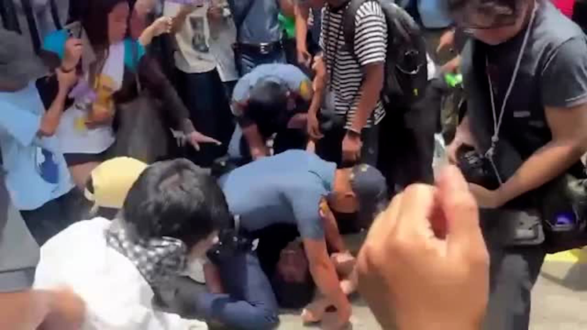 Video: Dutzende Demonstranten bei Protesten vor jährlicher Rede des philippinischen Präsidenten festgenommen