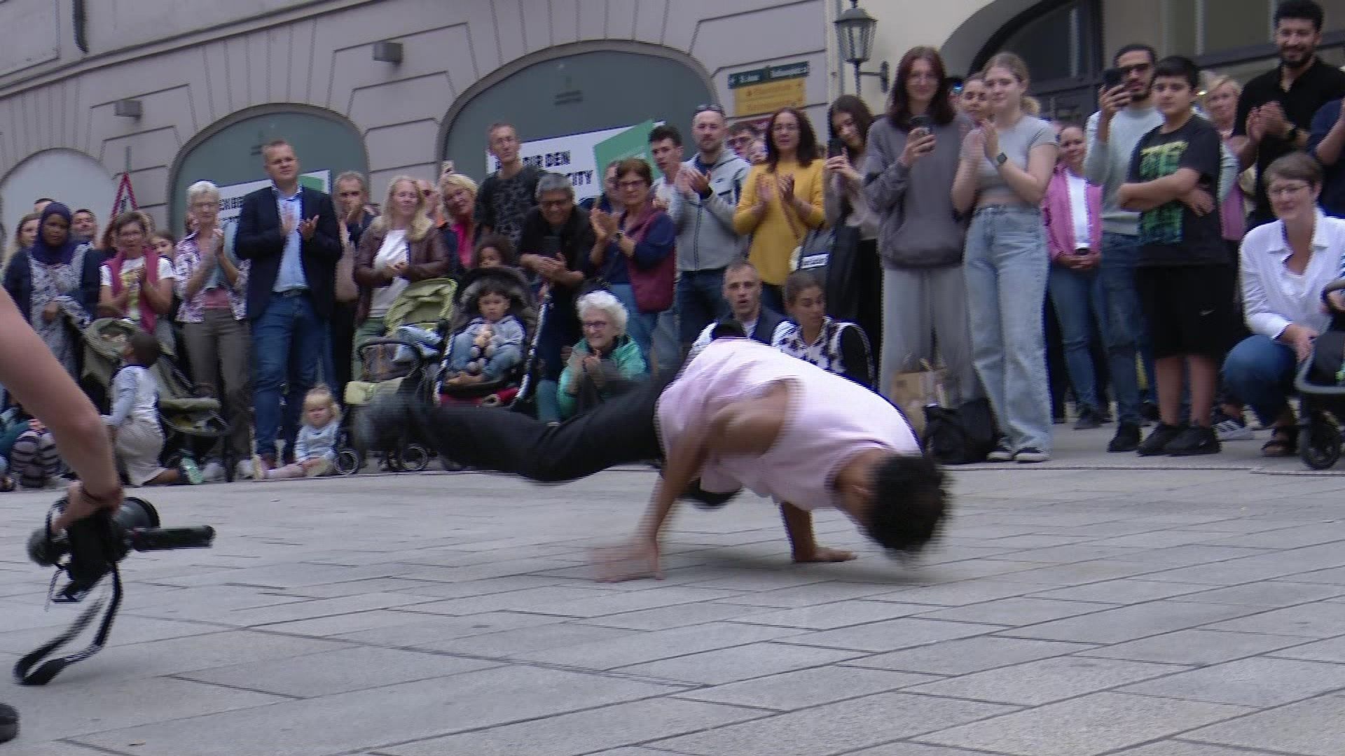 Video: La Strada – Internationale Straßenkunst belebt Augsburgs Innenstadt