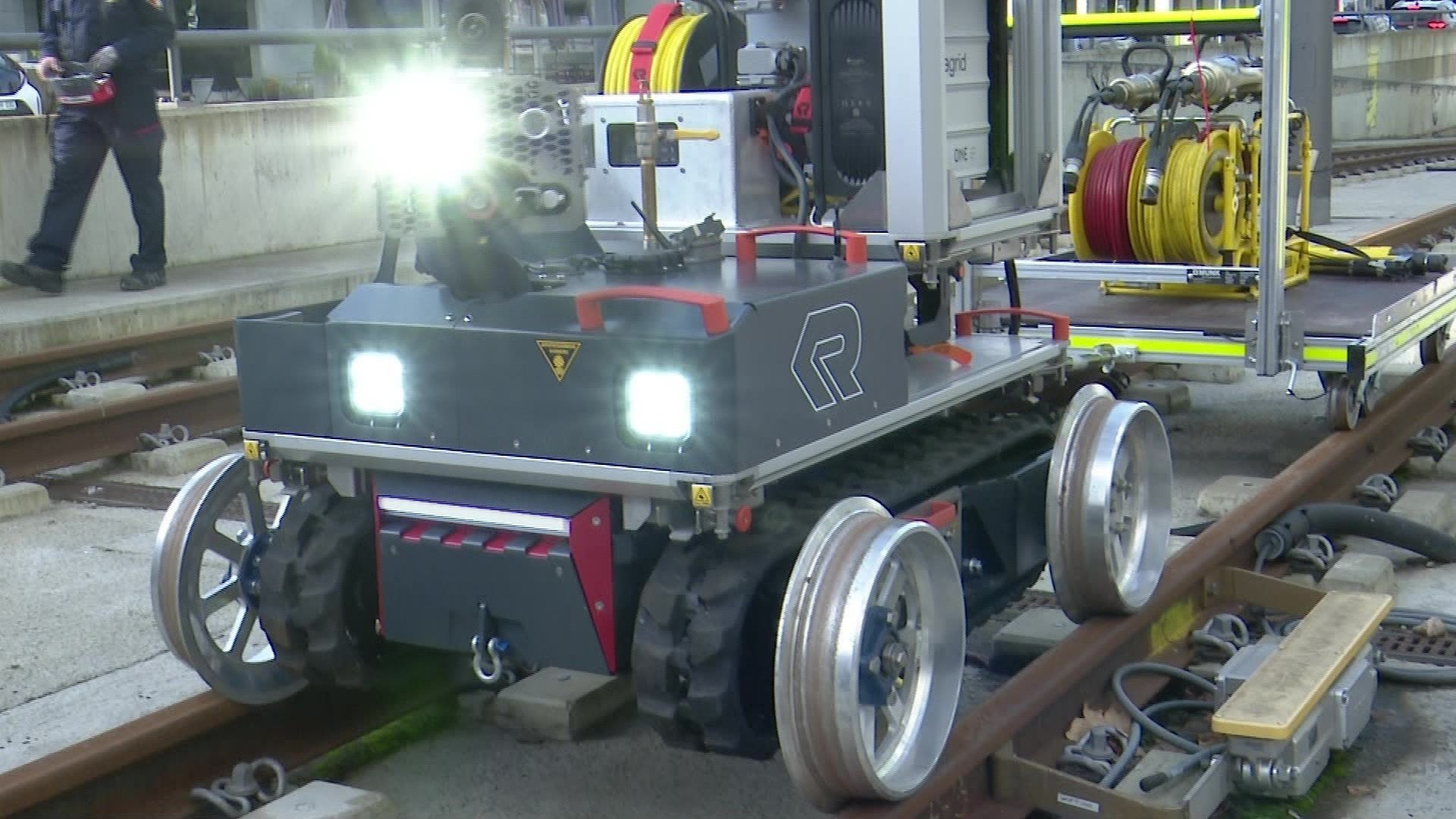 Video: Löschroboter - Weltneuheit die Leben rettet