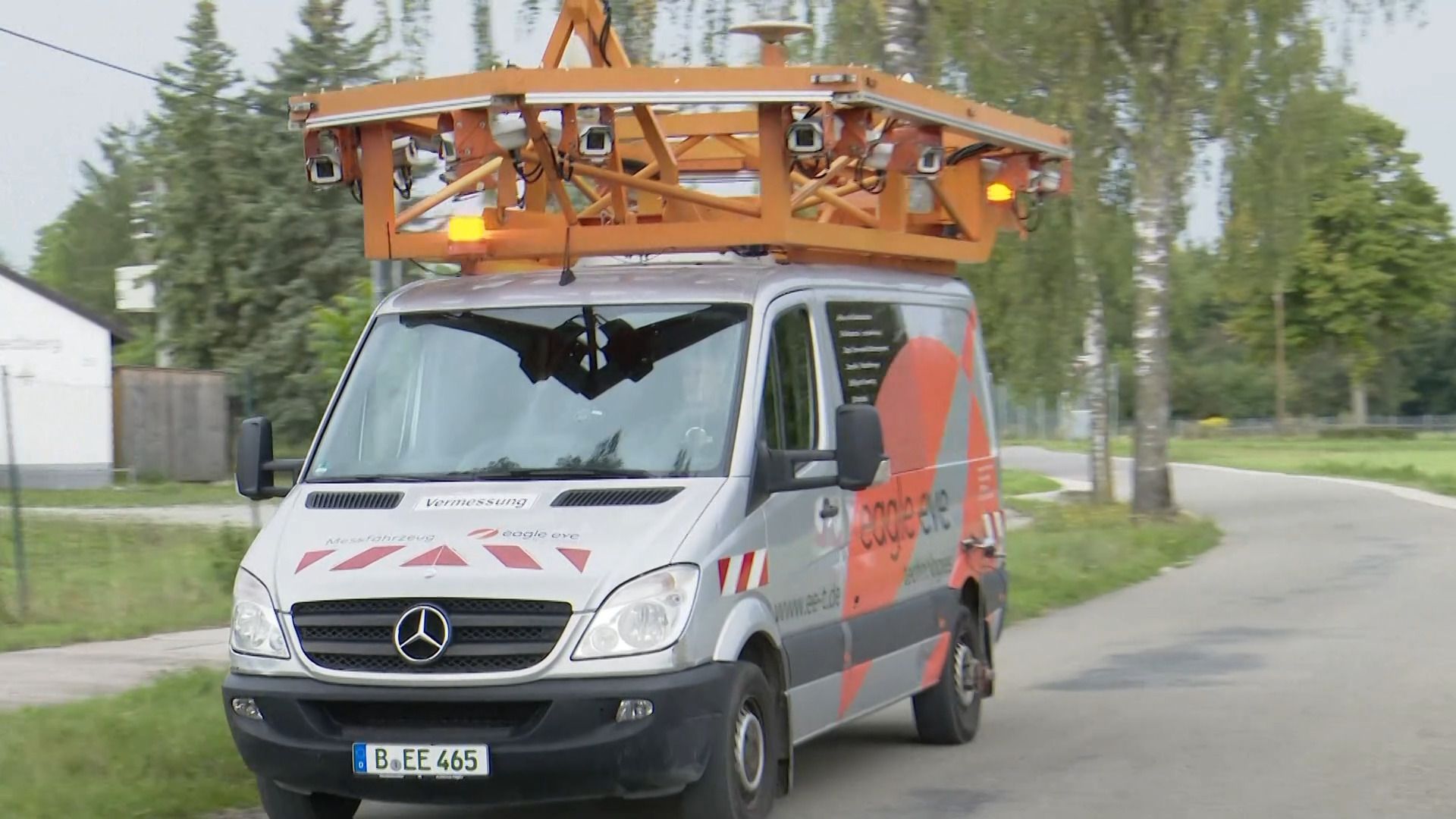 Video: Straßen unter der Lupe – Messfahrzeug prüft Friedbergs Straßennetz