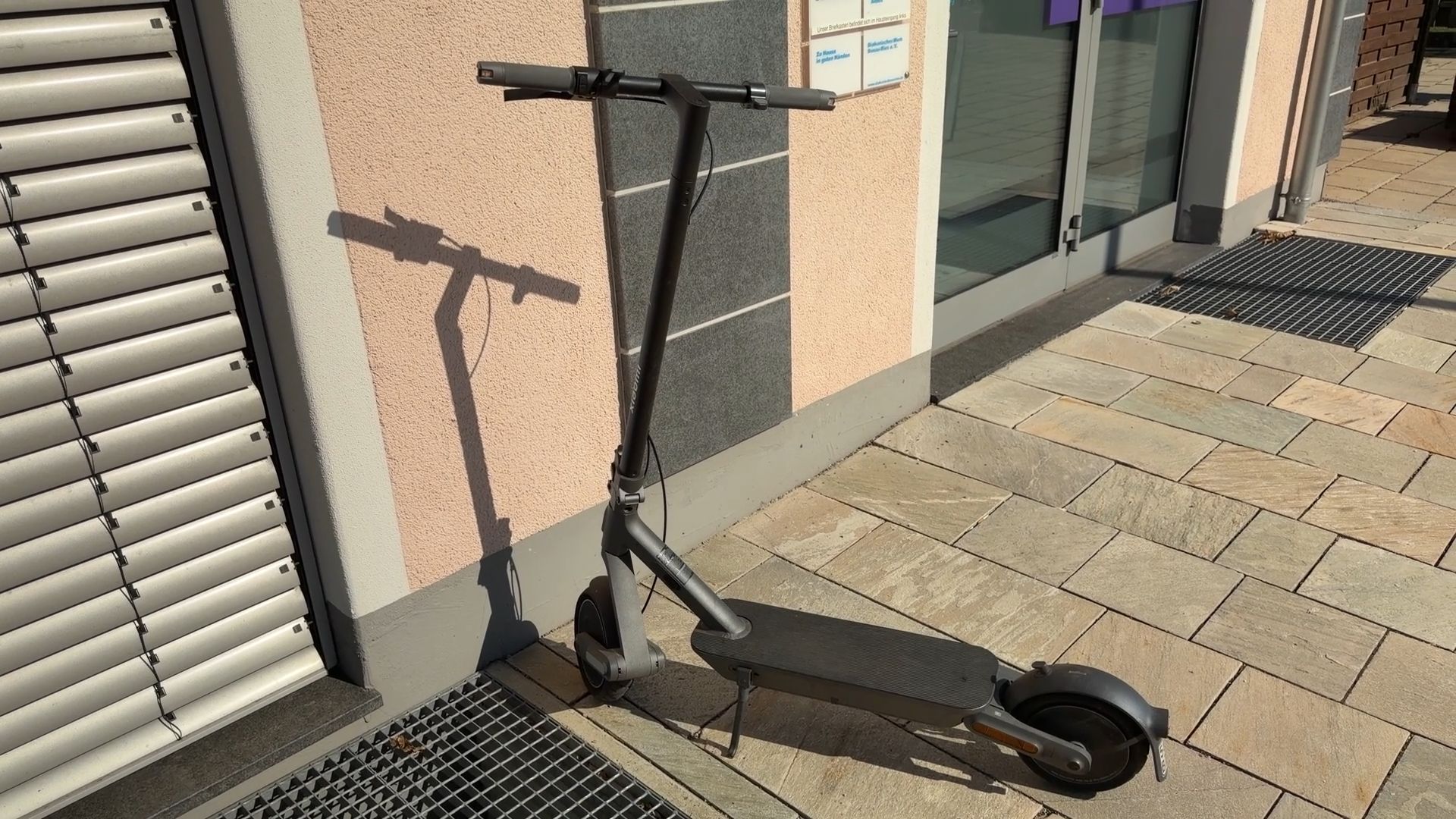 Video: E-Scooter: Schnell unterwegs, aber nicht regelfrei