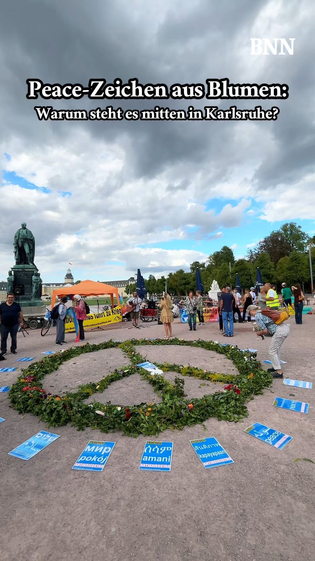 Video: Friedenssymbol aus Blumen: Warum steht es auf dem Karlsruher Schlossplatz?
