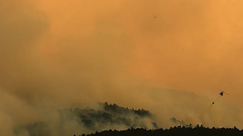 Video: Waldbrände wüten in Teilen Frankreichs, Spaniens und Italiens