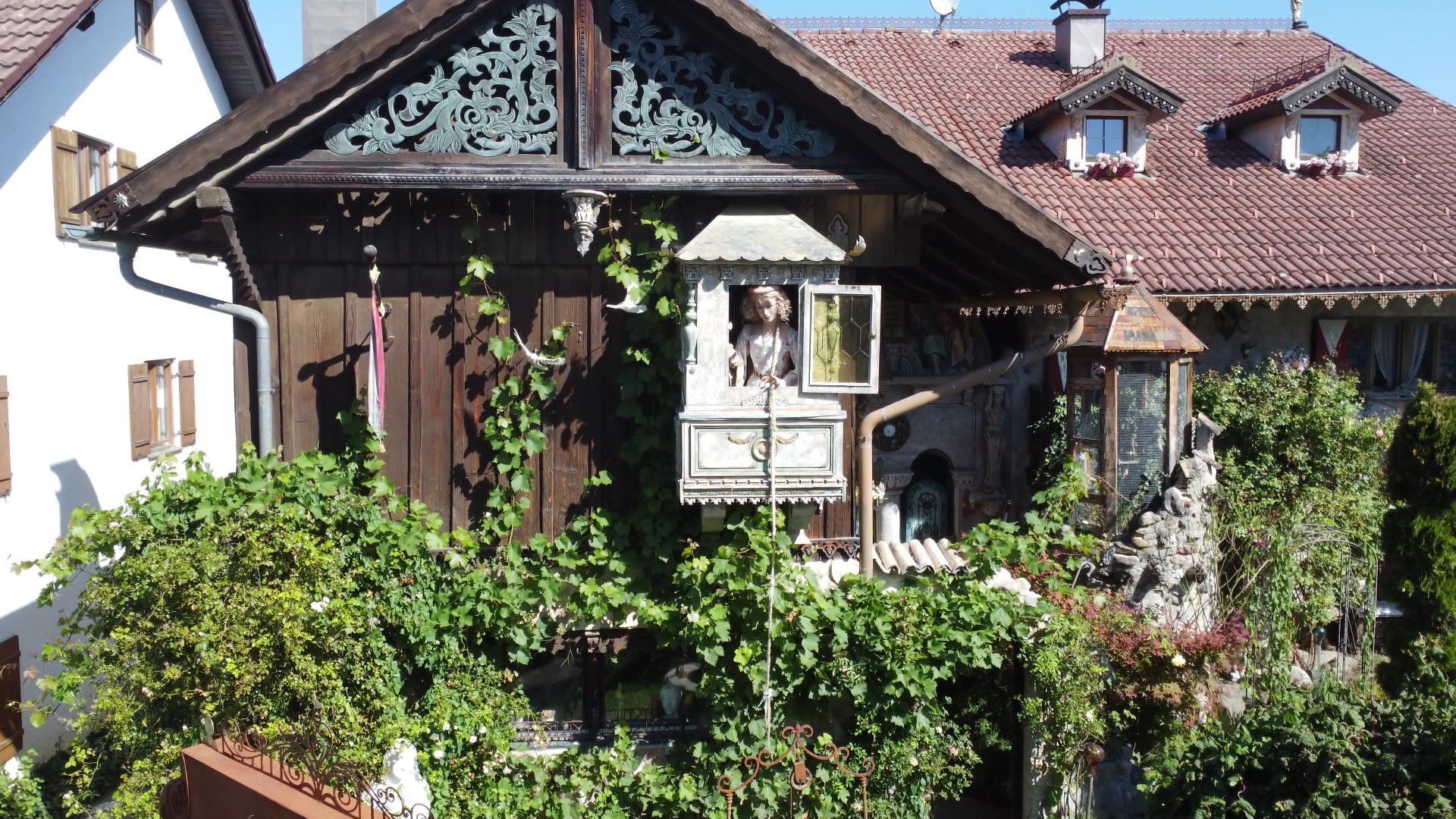 Between Rapunzel and King Ludwig II. - Thomas transforms his house into a fairytale world