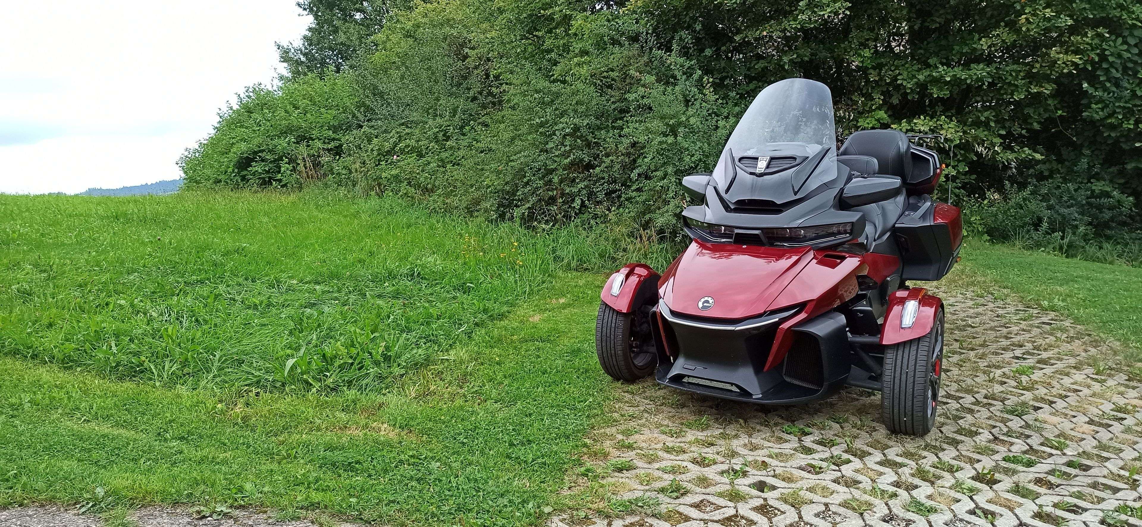 Motorcycle or Tricycle? Spyder Fan Georg Gast in Portrait