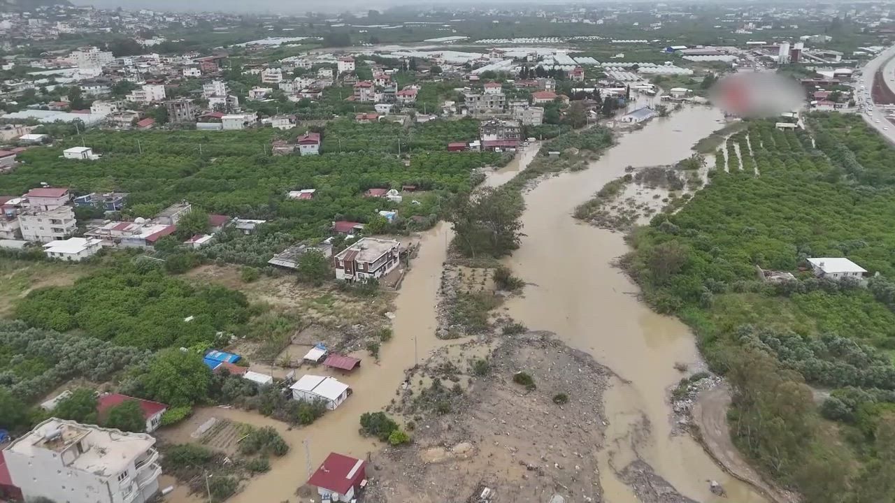Video: Türkiye: Tödliche Überschwemmungen treffen die südliche Provinz Hatay