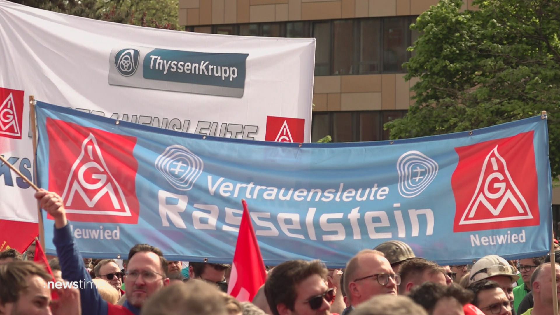Proteste in Duisburg gegen Stellenabbau bei Stahlkonzern Thyssenkrupp