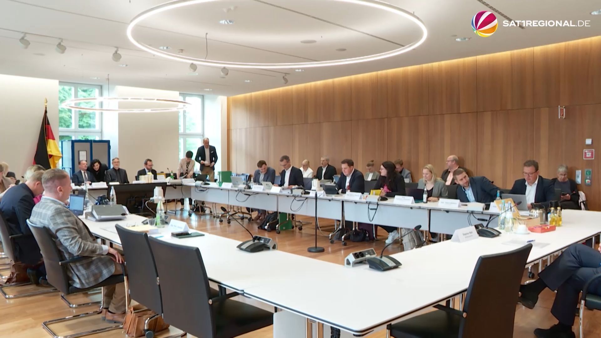 Ministerpräsident Stephan Weil verteidigt Gehaltserhöhung seiner Büroleiterin