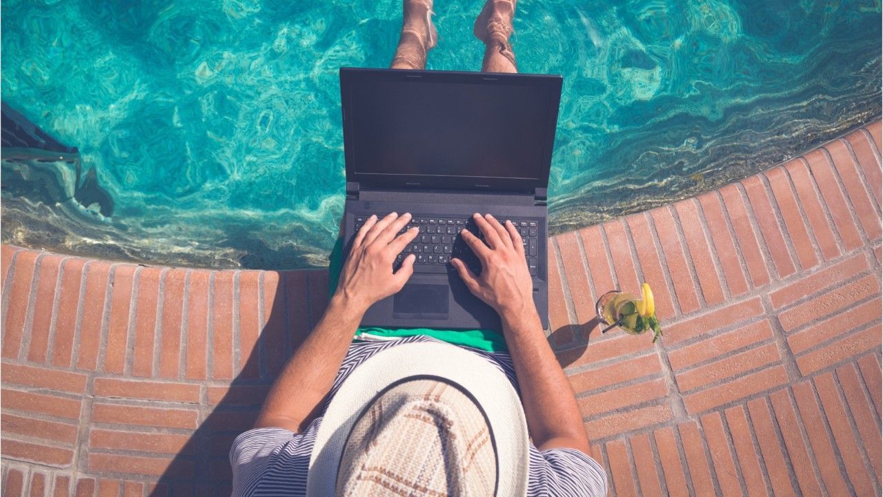 Stress statt Erholung: Studie zeigt fehlende Distanz zur Arbeit im Urlaub