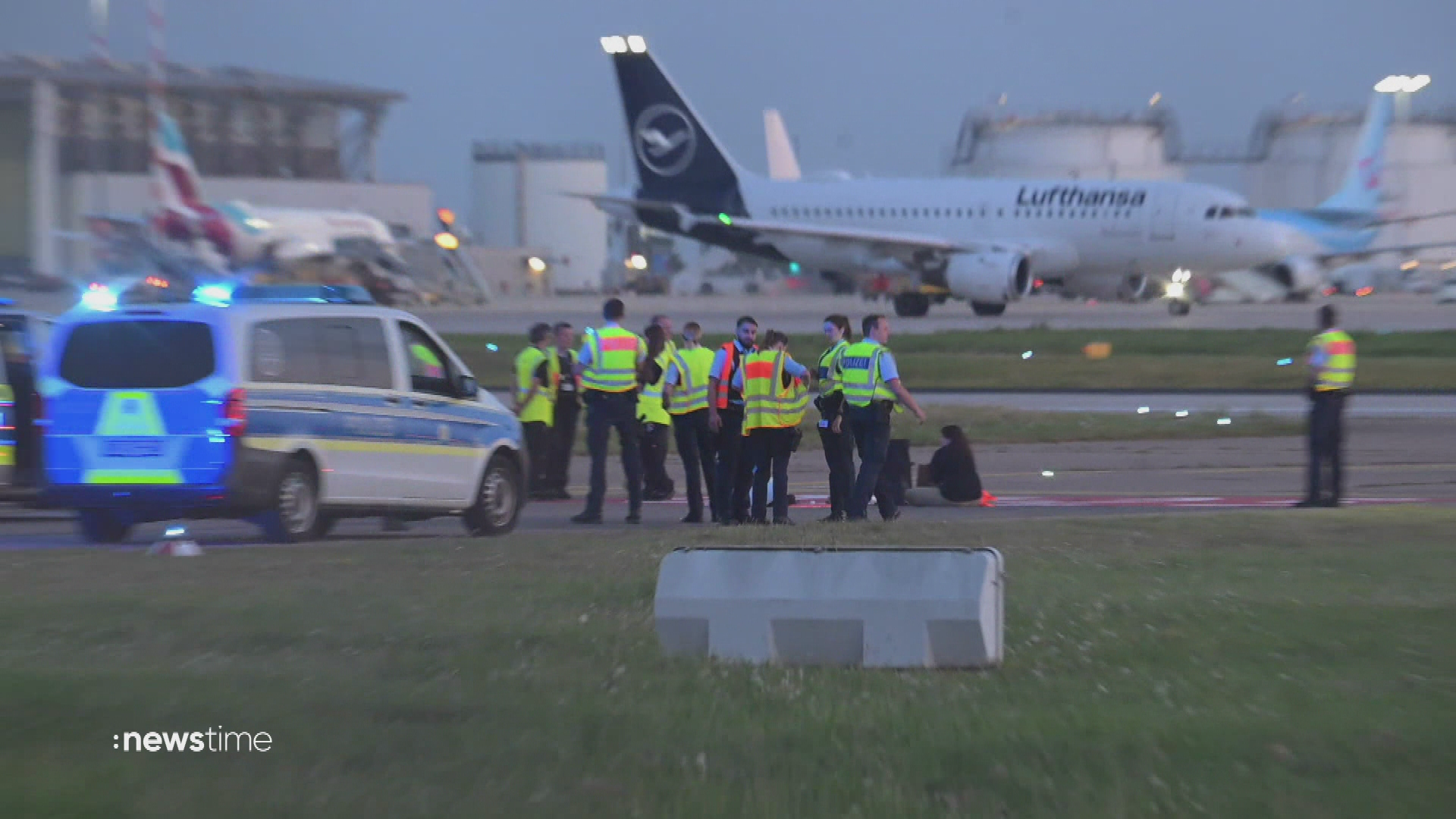 "Letzte Generation" protestiert erneut auf mehreren deutschen Flughäfen - Video