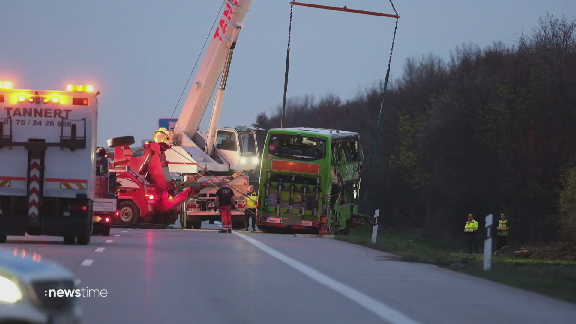 Nach Horrorunfall auf A9 bei Leipzig mit vier Toten: Busfahrer unter Verdacht