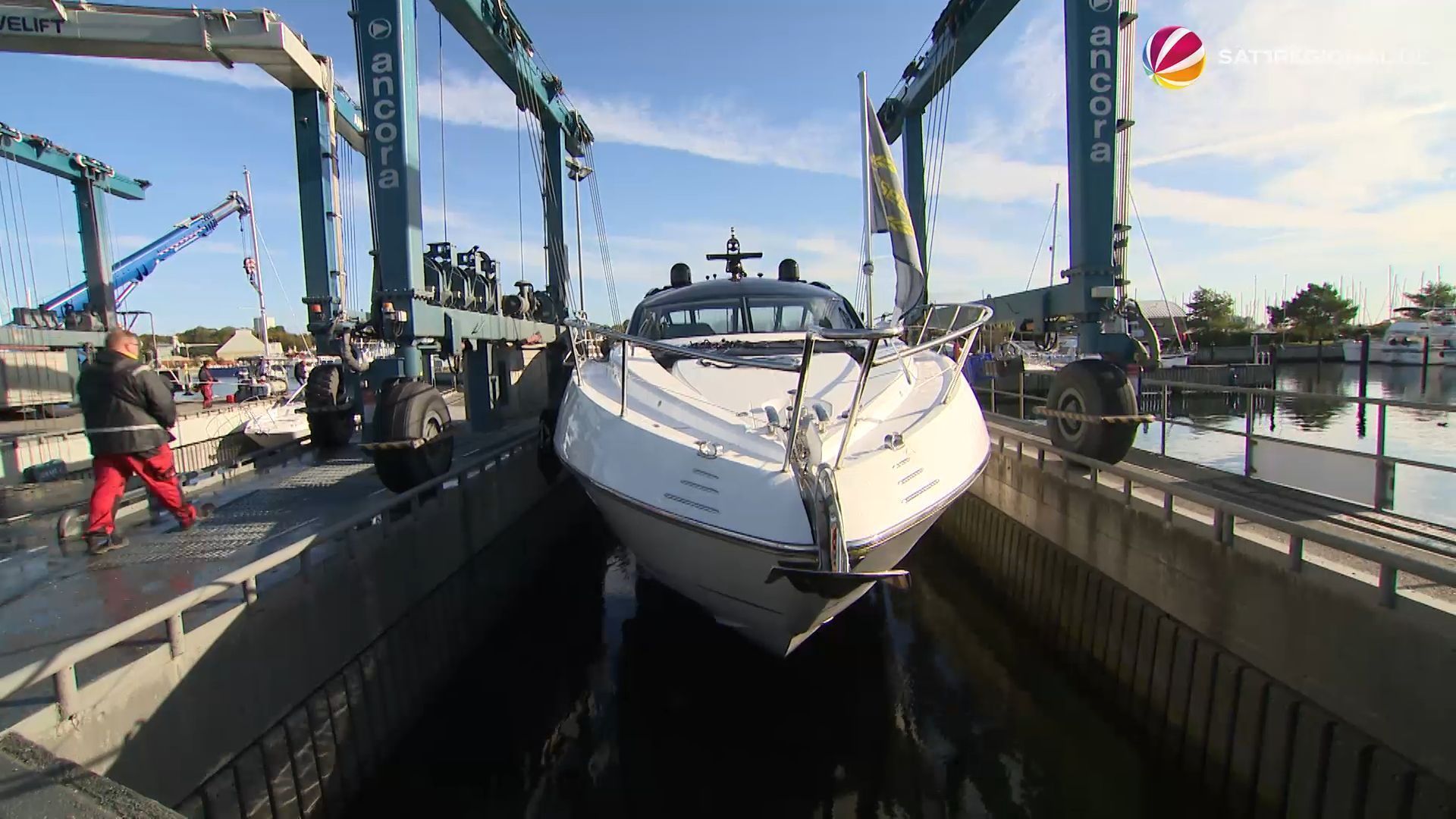 Großes Aufslippen: Boote kommen in Winterquartier in Norddeutschland