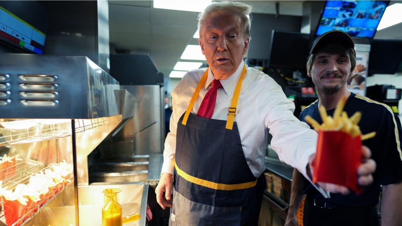 Wahlkampf: Trump macht mit McDonald's-Auftritt Stimmung gegen Harris - Video
