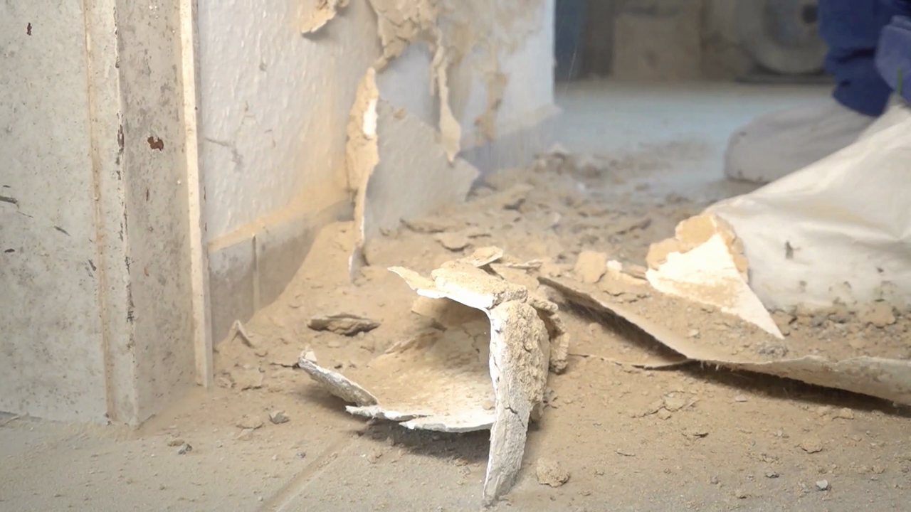 Video: Neue Asbestverordnung: Mehr Risiko und Kosten für Handwerker