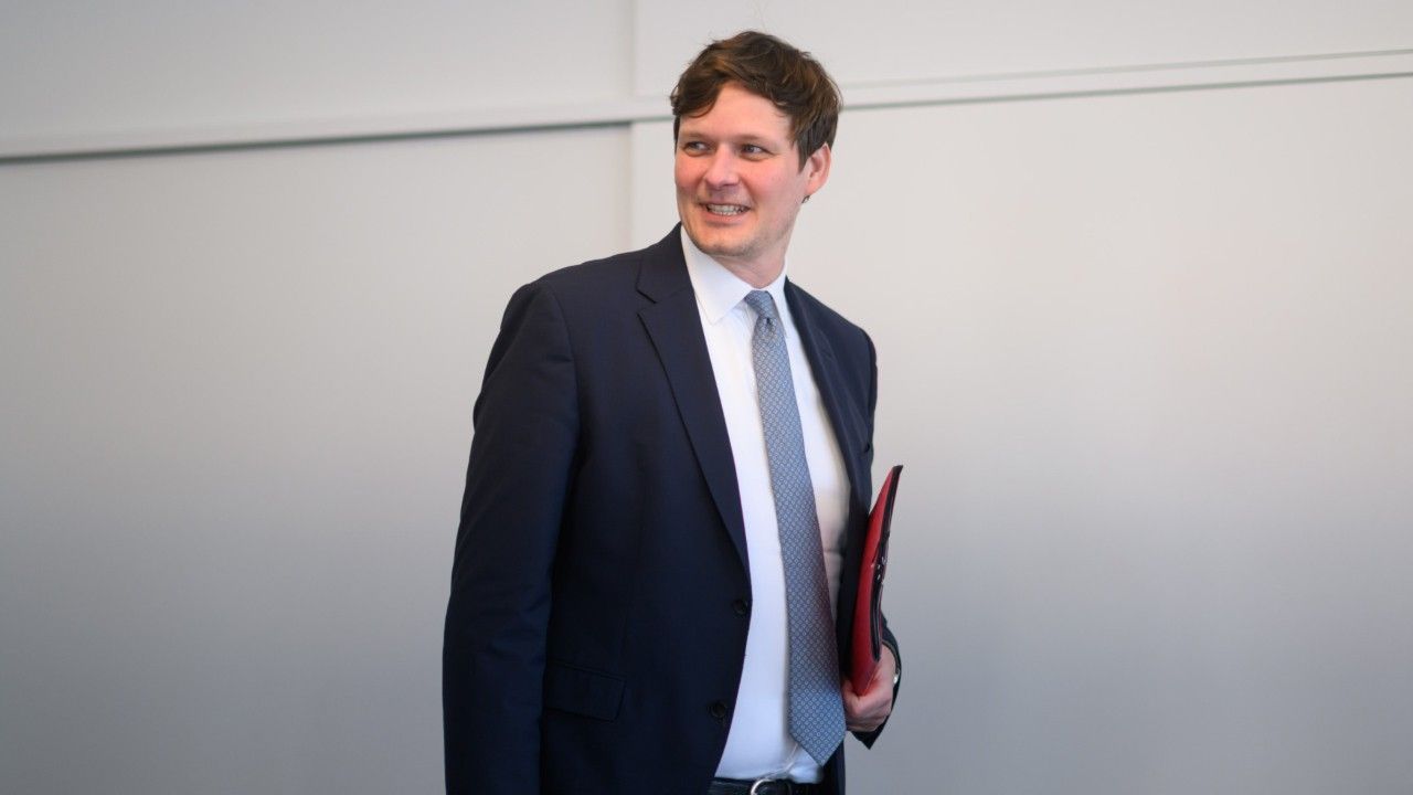 50 km/h zu schnell: Minister verliert Immunität