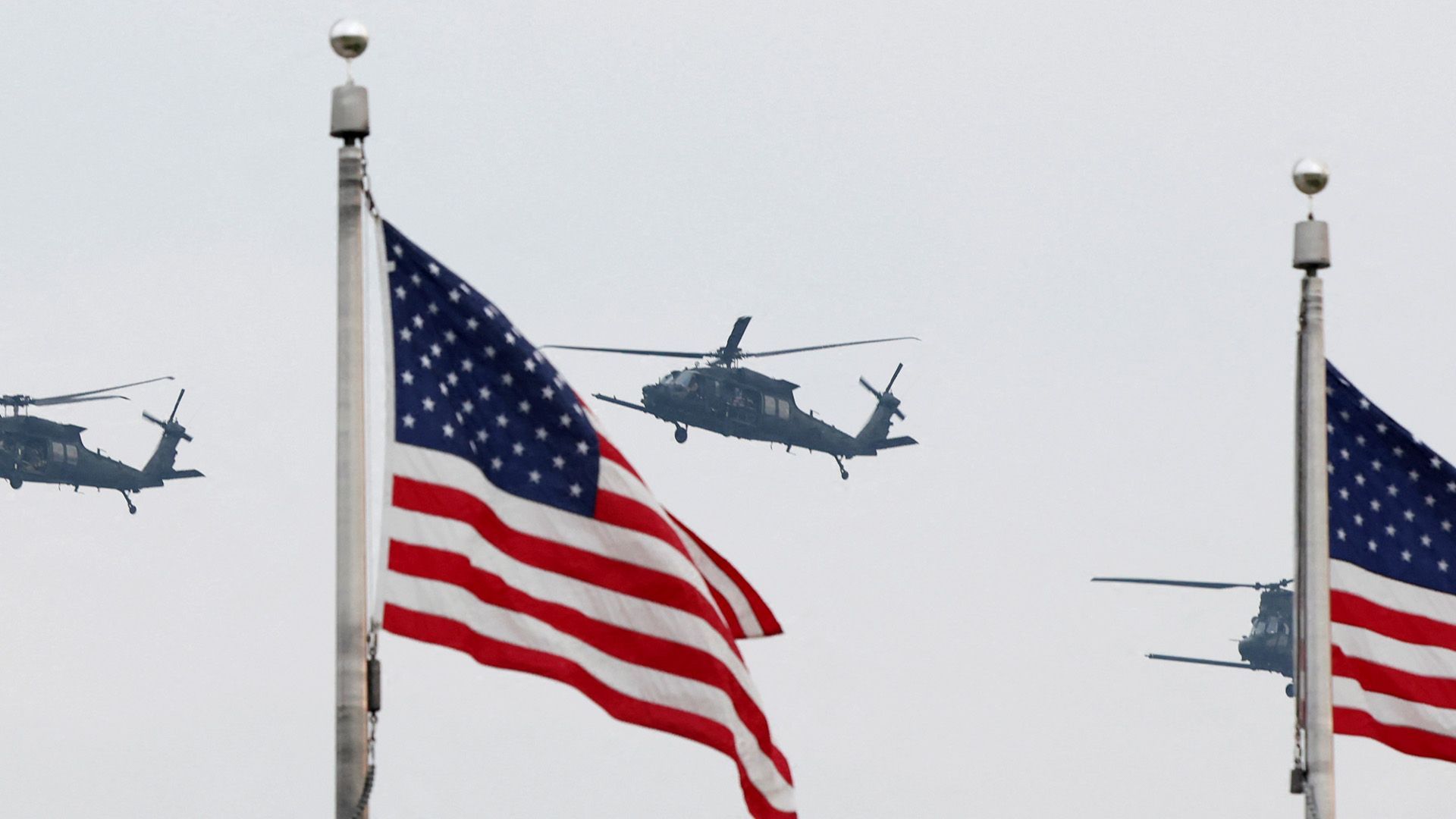 Video: Parade trotz Proteste: Trump spaltet USA