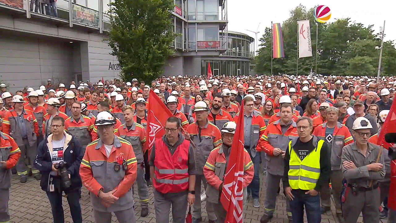 Video: Nach Stopp von "grüner" Produktion: Kundgebung beim Bremer Stahlwerk