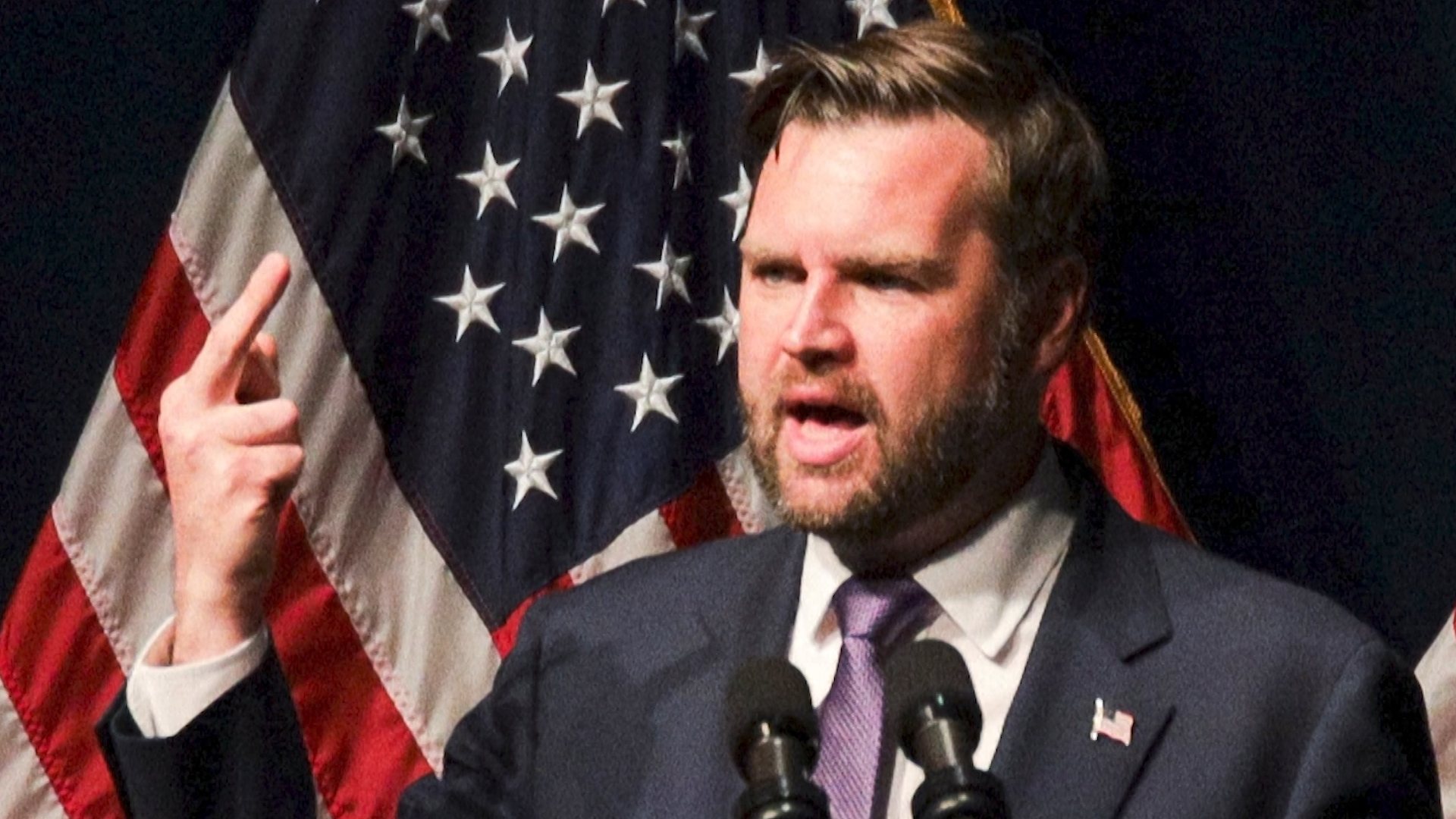 JD Vance zeigt Mittelfinger bei Dinner