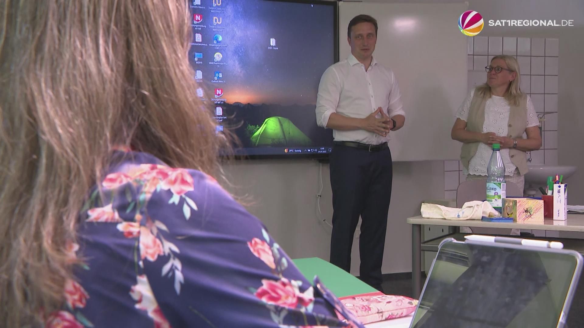 CDU-Landesvorsitzender Lechner besucht Pflegeschule in Delmenhorst