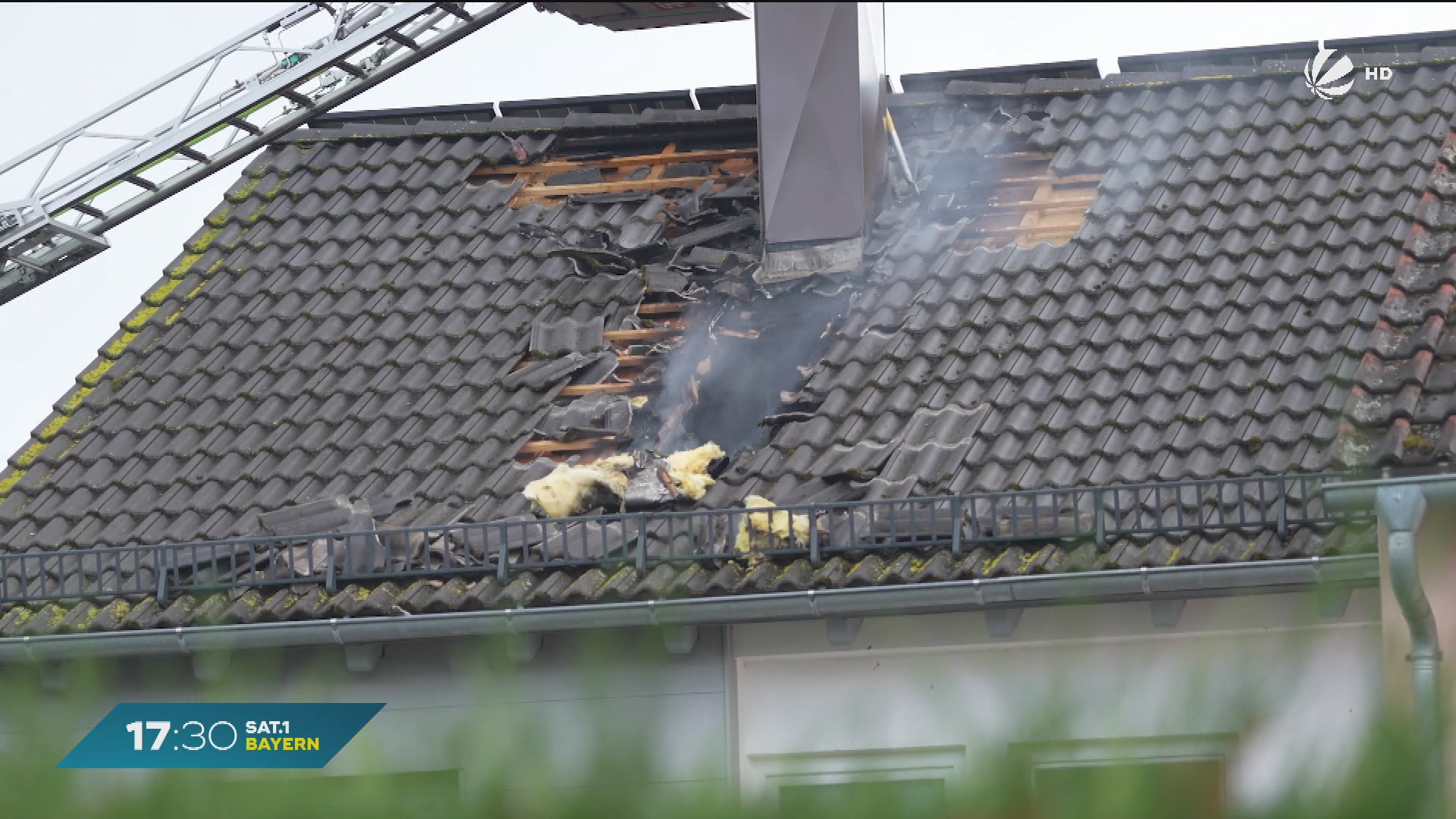 Blitzeinschlag in Feuchtwangen: Dachstuhl abgebrannt – 300.000 Euro Schaden