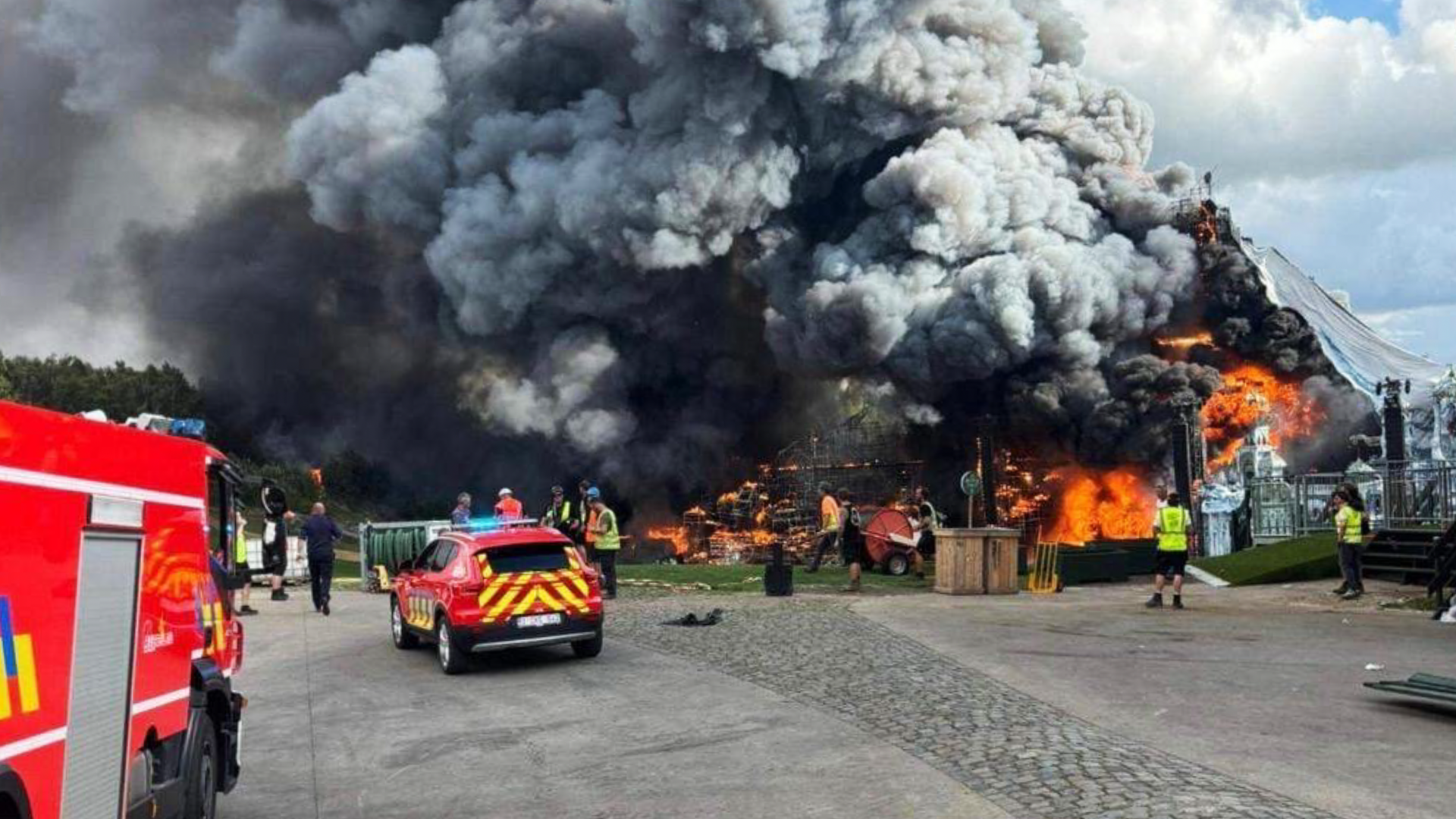 Tomorrowland: Feuer zerstört Hauptbühne – Festival findet weiter statt