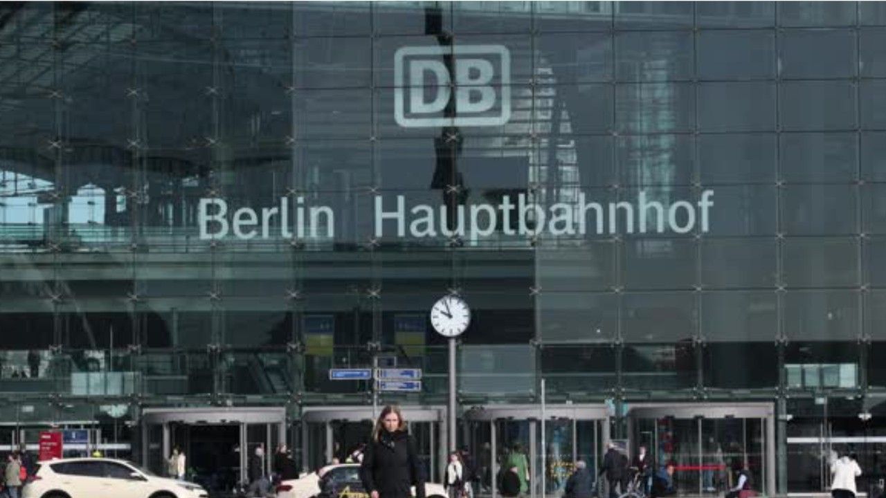 Bahn fährt dreistelligem Millionenverlust ein