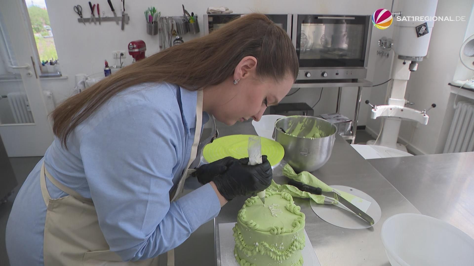 Cake Art: Pastry chef creates unique cakes on demand