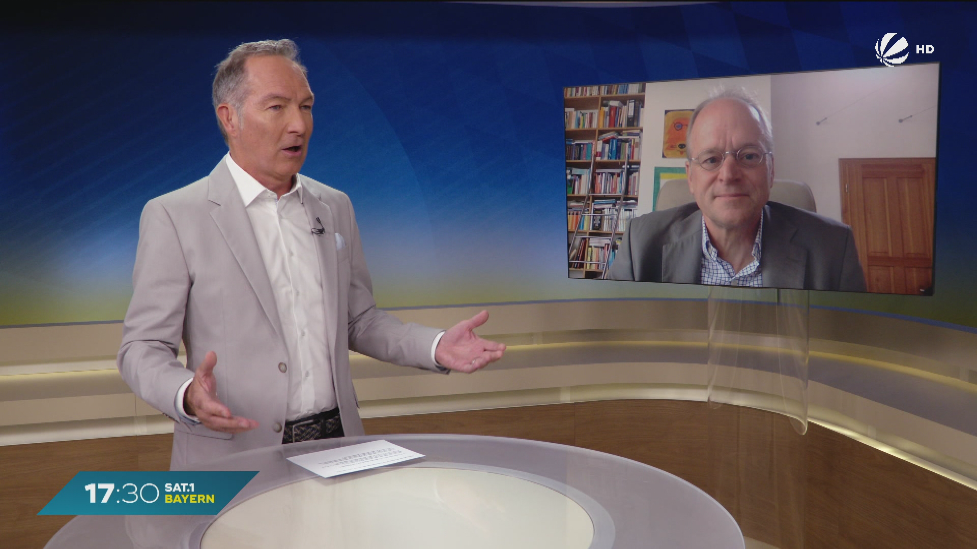 Video: Belohnung für gute Noten? Tipps für Eltern nach Zeugnis-Vergabe