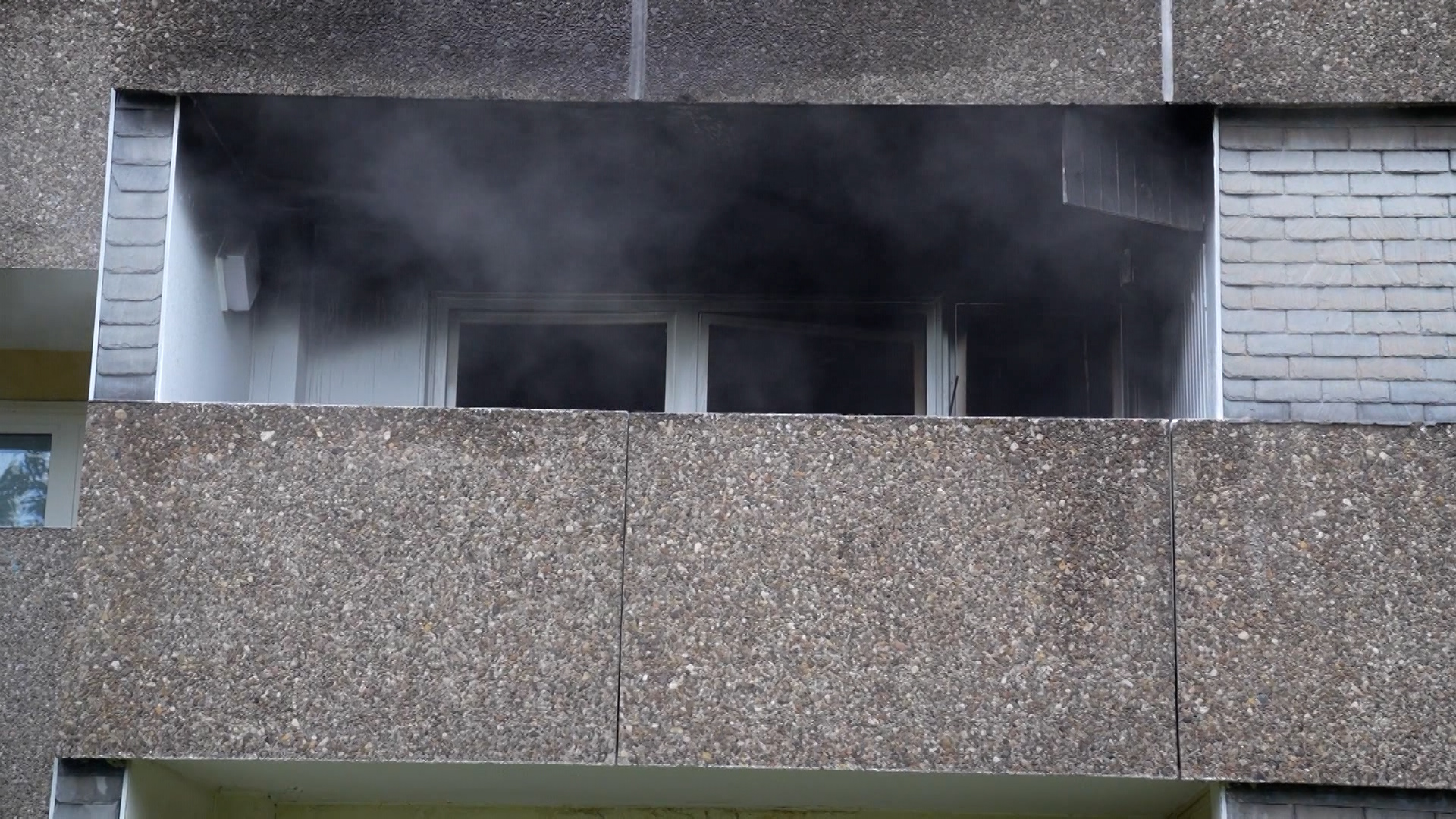 Video: Bewohner nach Brand gerettet, Ermittlungen laufen