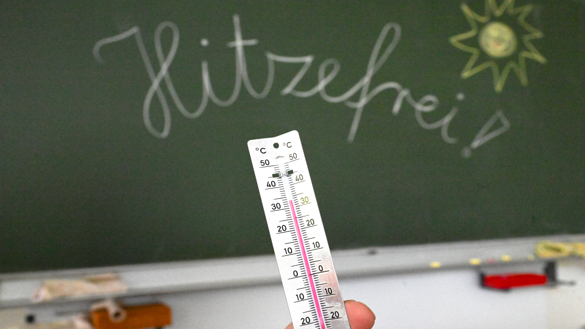 Video: Besserer Hitze-Schutz in Schulen nötig