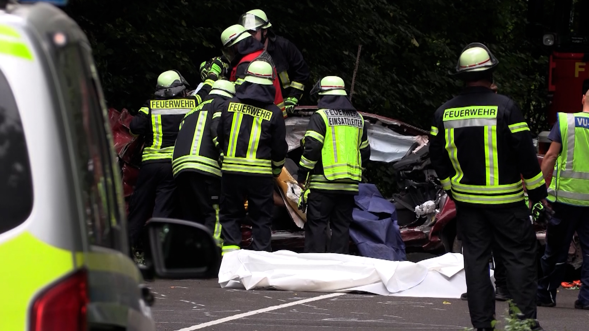Video: 16-Jähriger rast Freunde in den Tod: Party endet tragisch