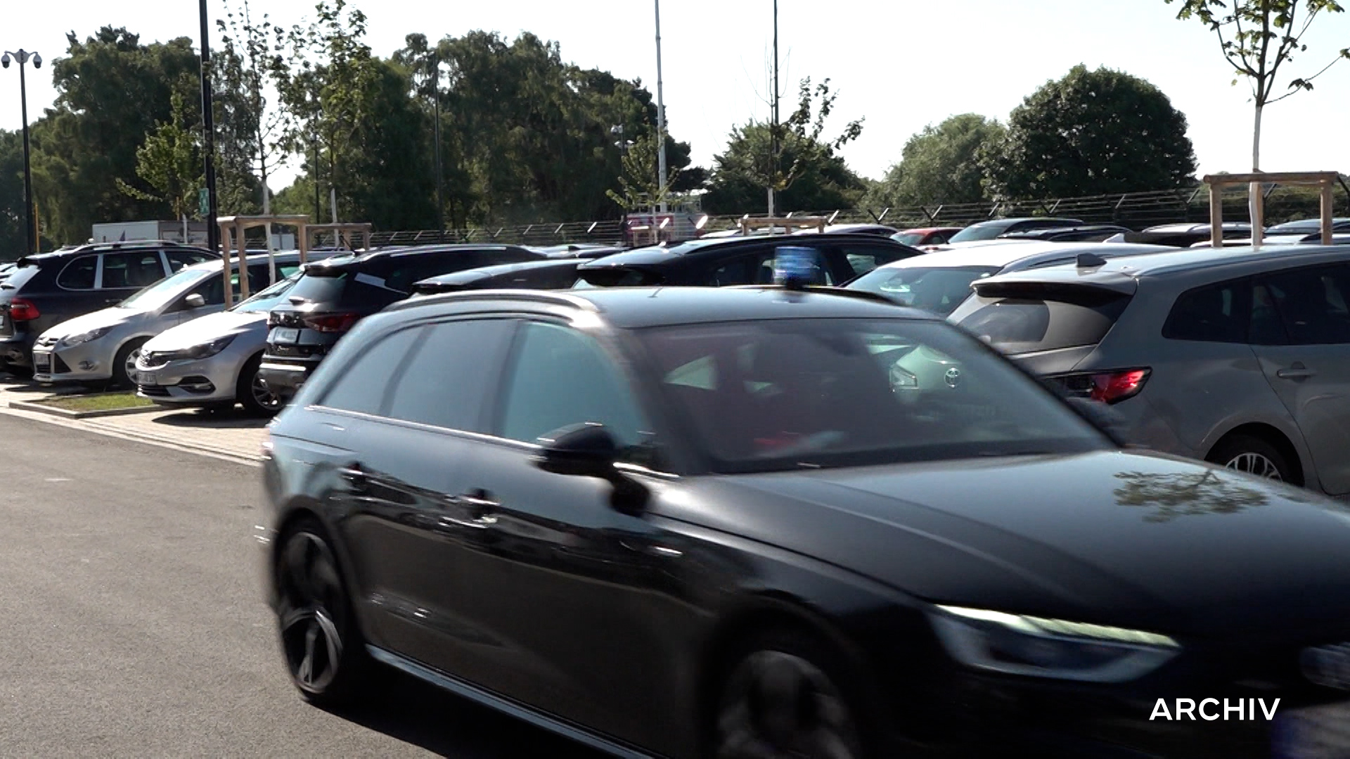 Video: Dienstwagen von Politikern: CO₂-Spitzenreiter und Elektro-Pioniere