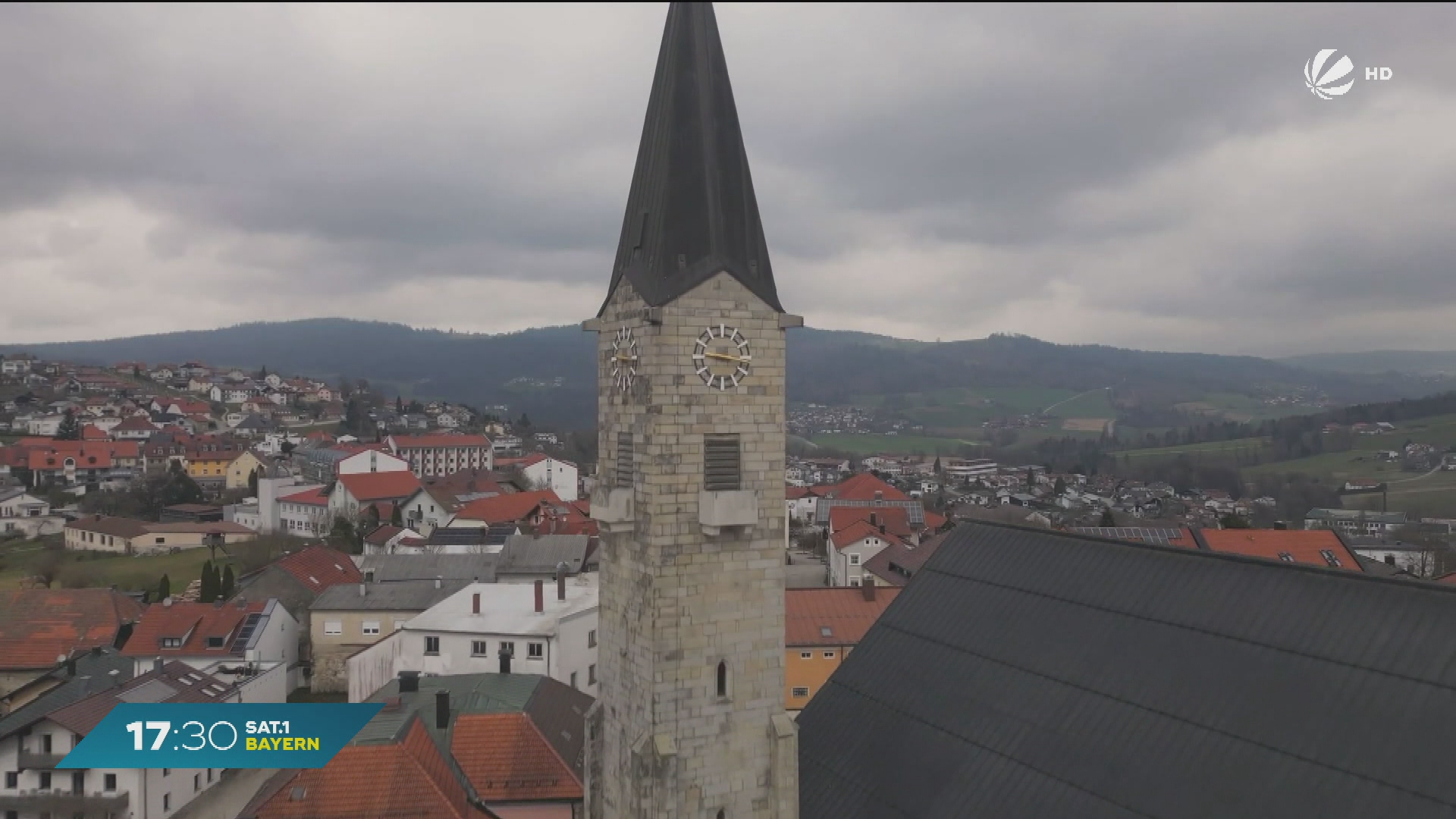 Video: Hauzenberger Pfarrer legt Amt nieder: Vorwürfe um Jugendarbeit
