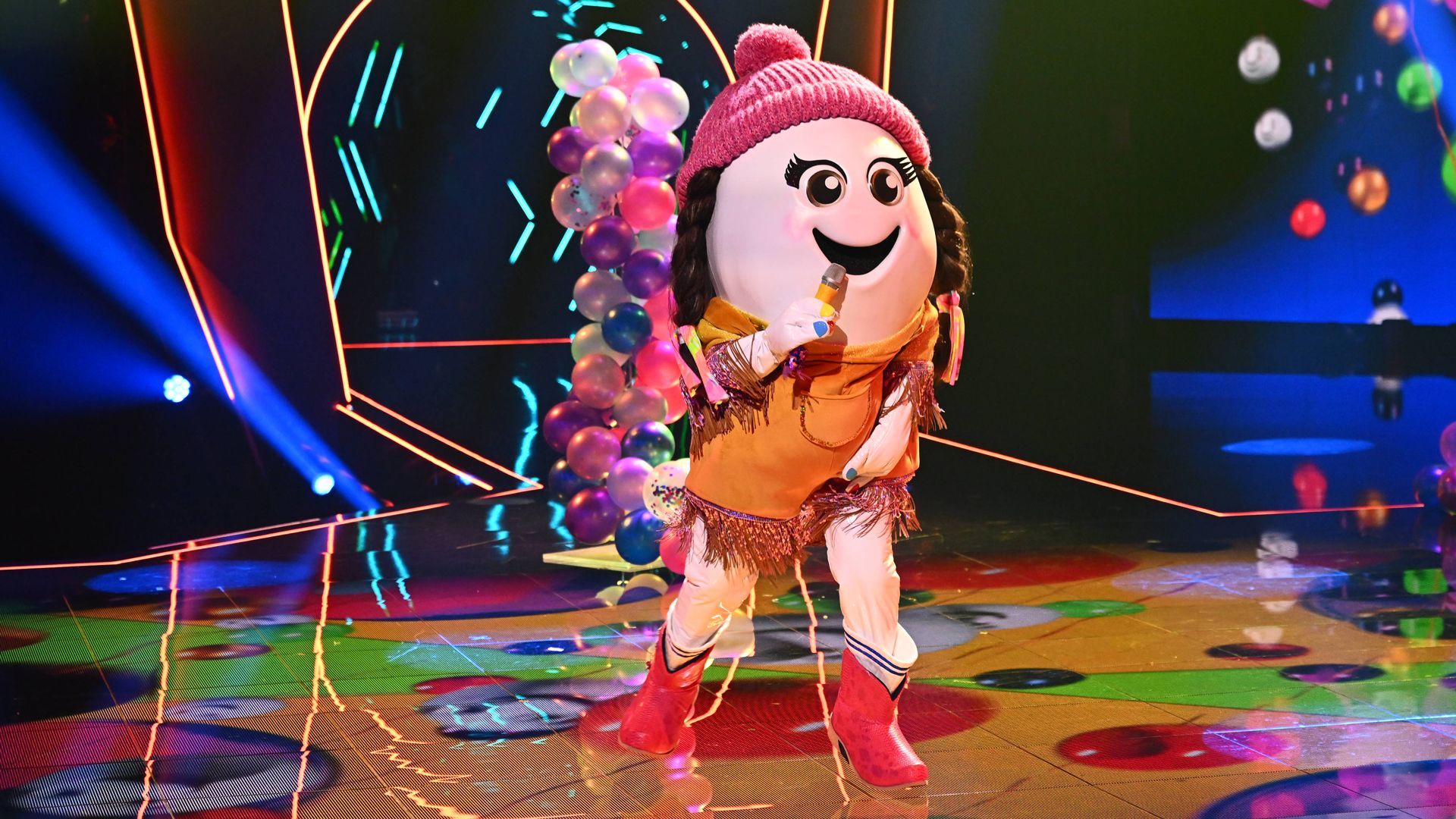 Eggi lifts off! Nena's 