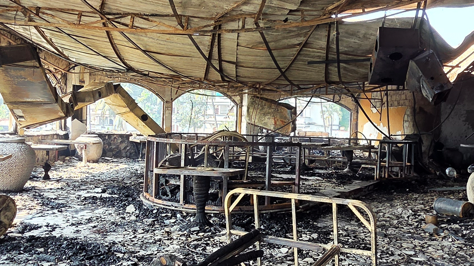 Video: Feuertragödie in Indien: 25 Tote