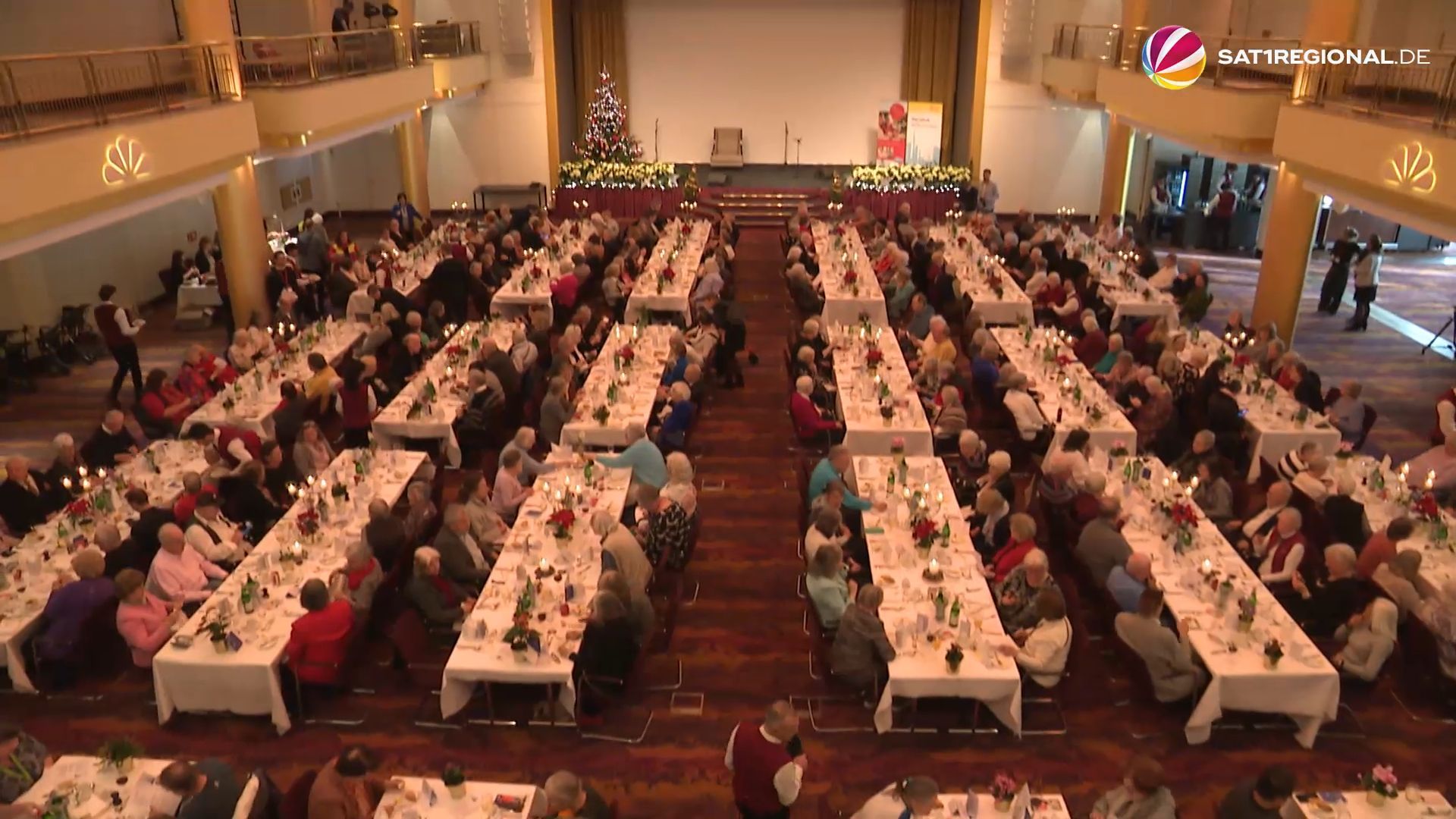 Video: Zeichen gegen Einsamkeit im Alter: 330 Senioren bei Hamburger Weihnachtszauber