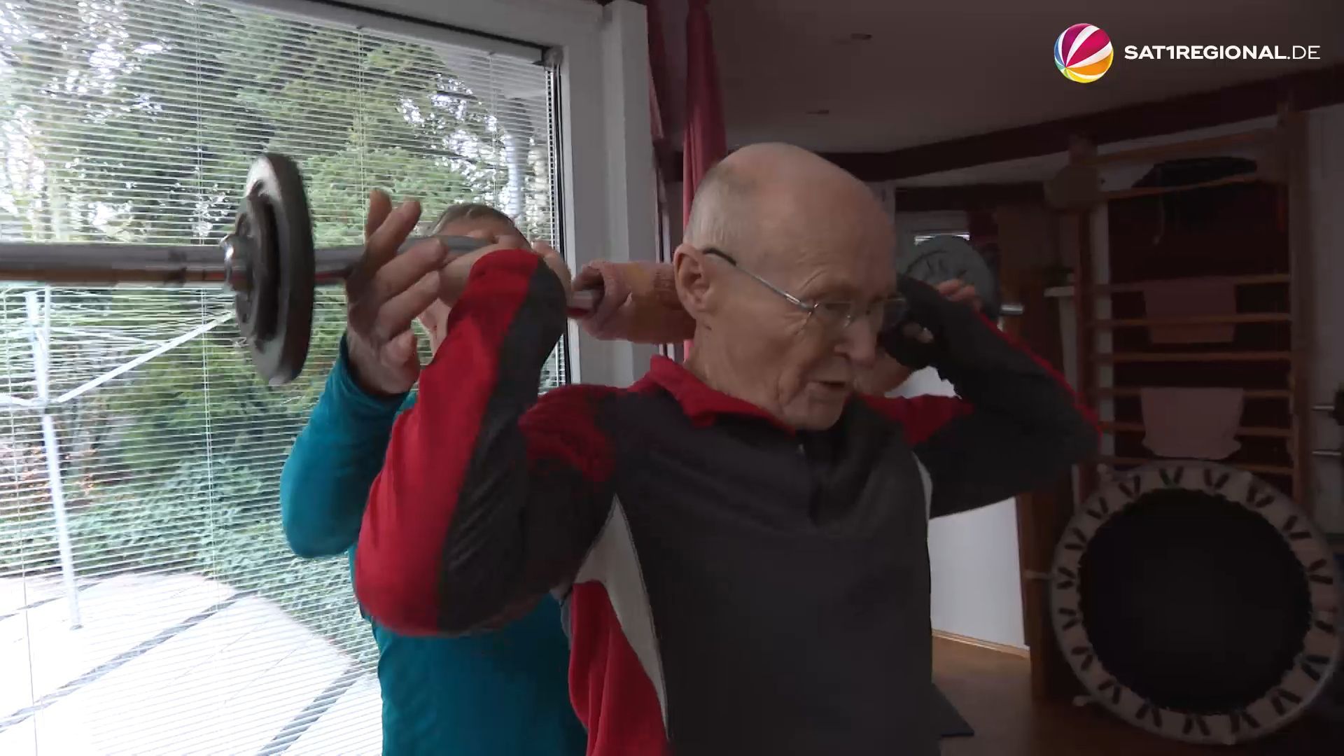 Video: Fitness-Vierkampf: 87-Jähriger aus Celle stellt Altersrekord auf