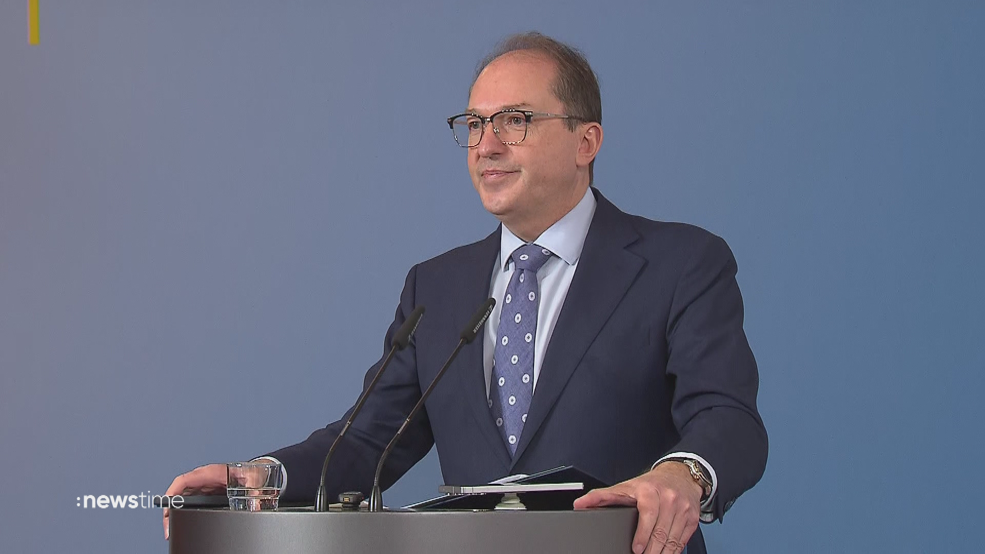 Video: Dobrindt sagt Sozialbetrügern den Kampf an