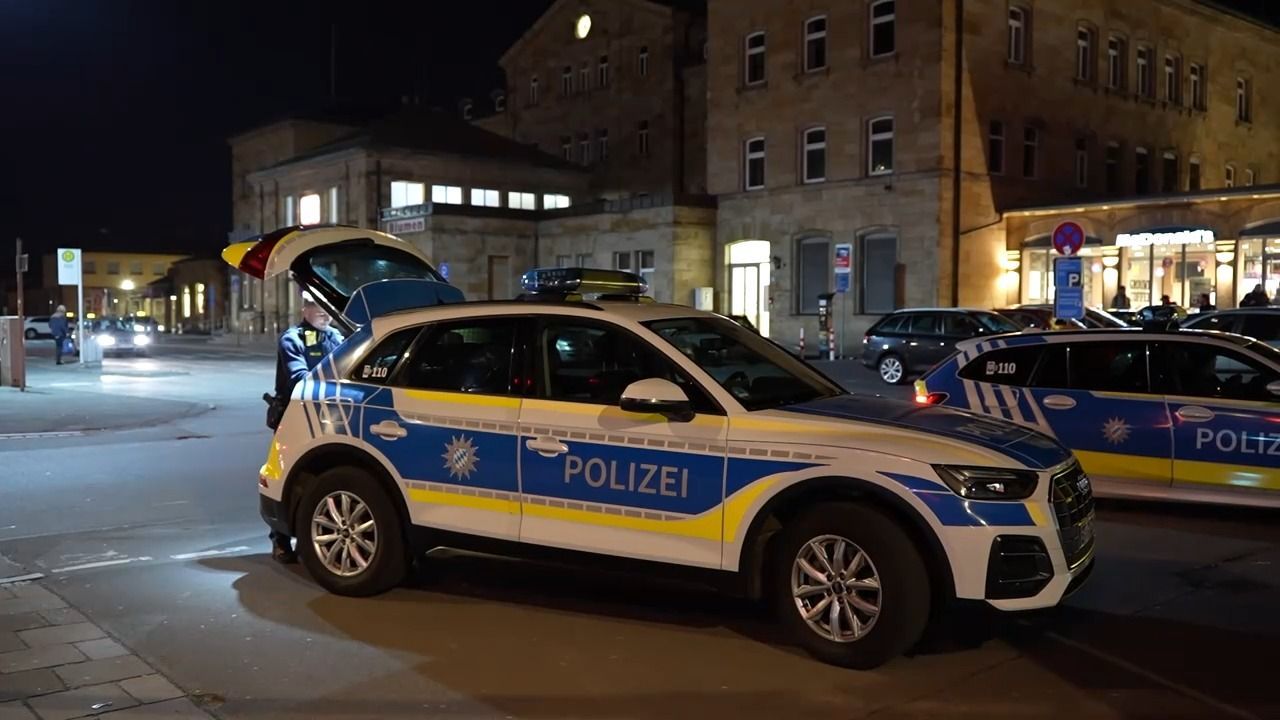Video: Polizeieinsatz in Bamberg: 16-Jähriger mit Luftdruckpistole festgenommen
