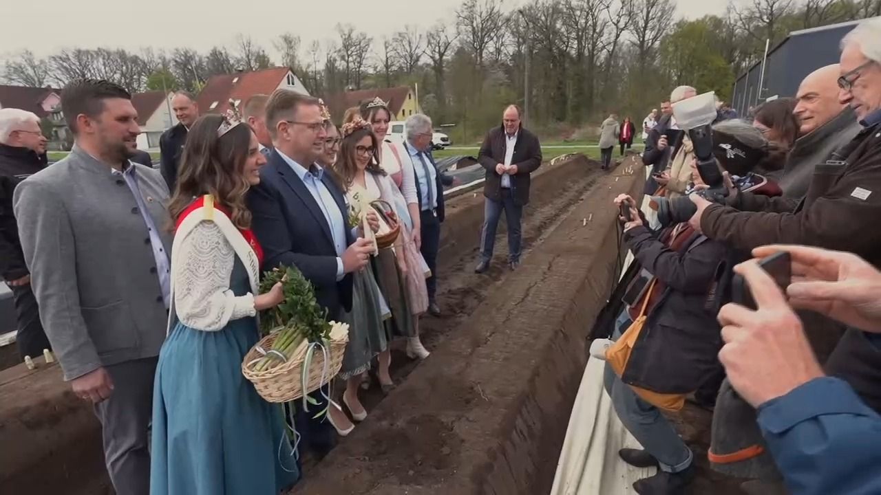 Video: Start der Spargelsaison: Knoblauchsland feiert Anstechen