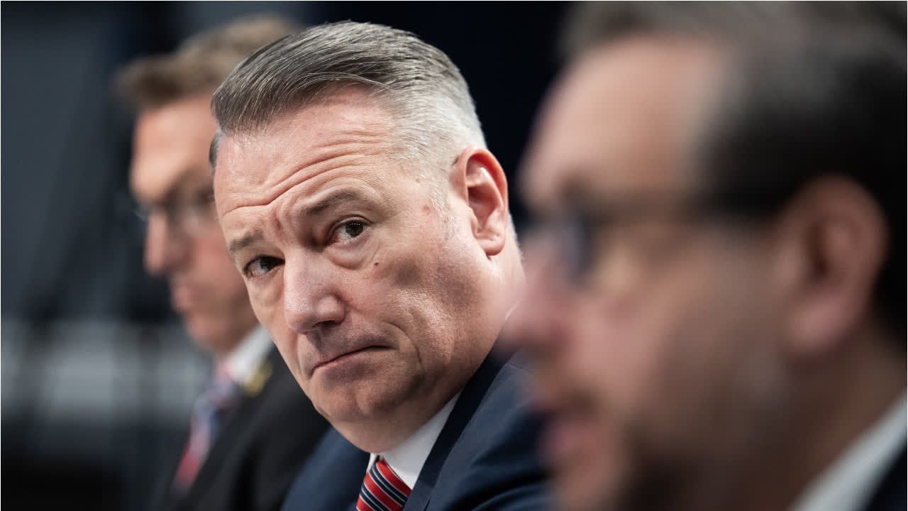 Video: Nachfolger unbekannt: ICE-Chef tritt zurück