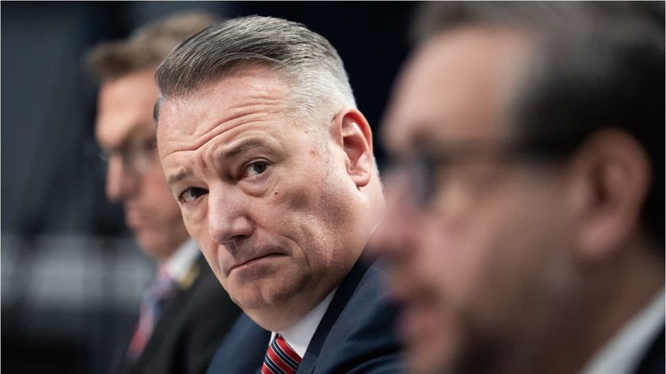 Nachfolger unbekannt: ICE-Chef tritt zurück