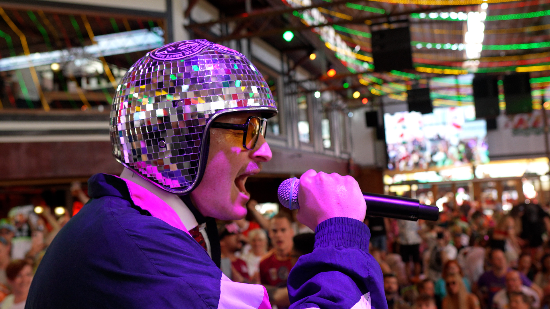 Video: Isselcopter rockt Bierkönig am Ballermann