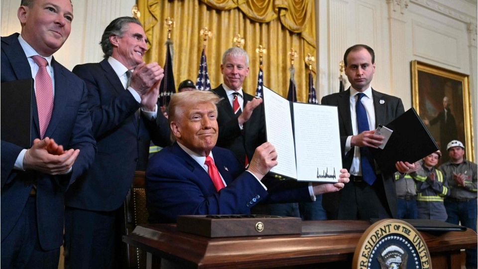 Trump verdreifacht Zölle auf Billig-Waren aus China