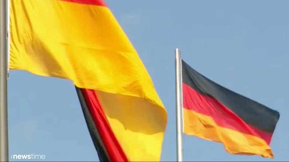AfD will Deutschland-Flaggen vor Schulen