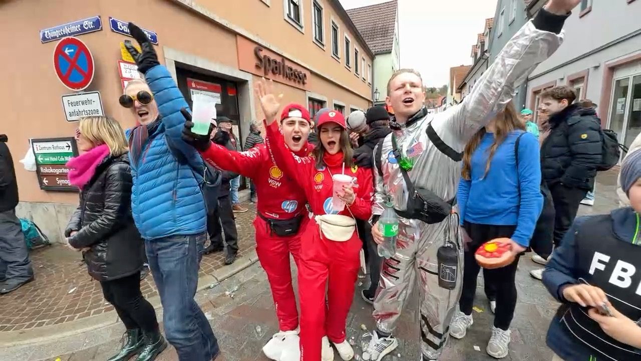 Video: Fasching in Unterfranken: Größter Faschingsumzug in Würzburg