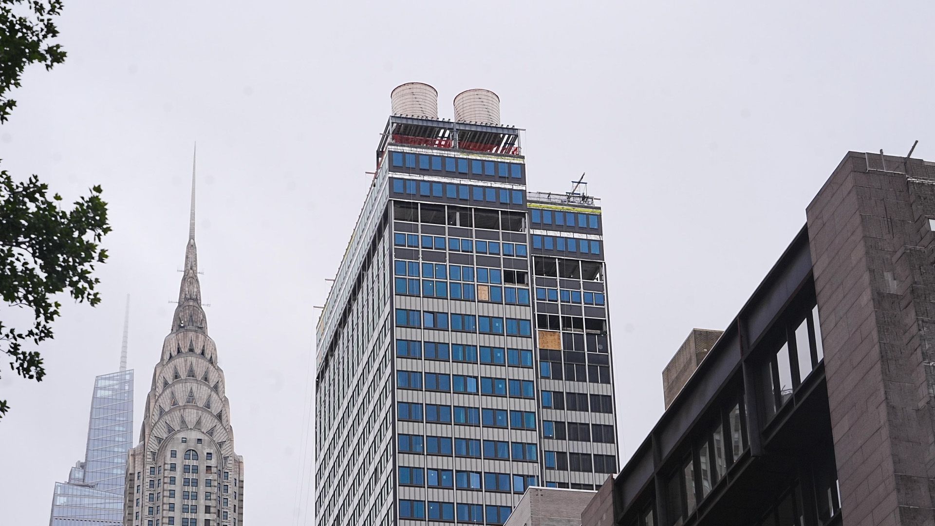 Video: Wolkenkratzer in New York sackt ab